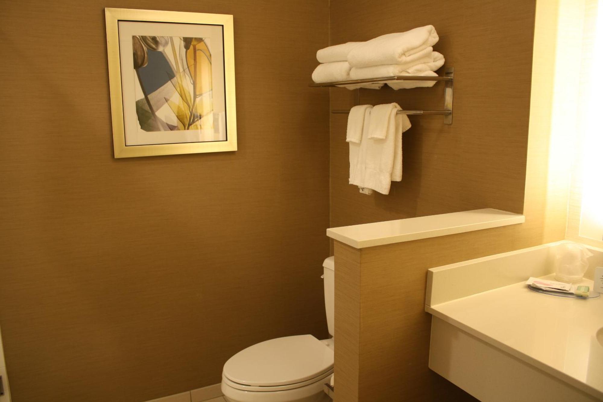 Hotel Fairfield & By Marriott 3*