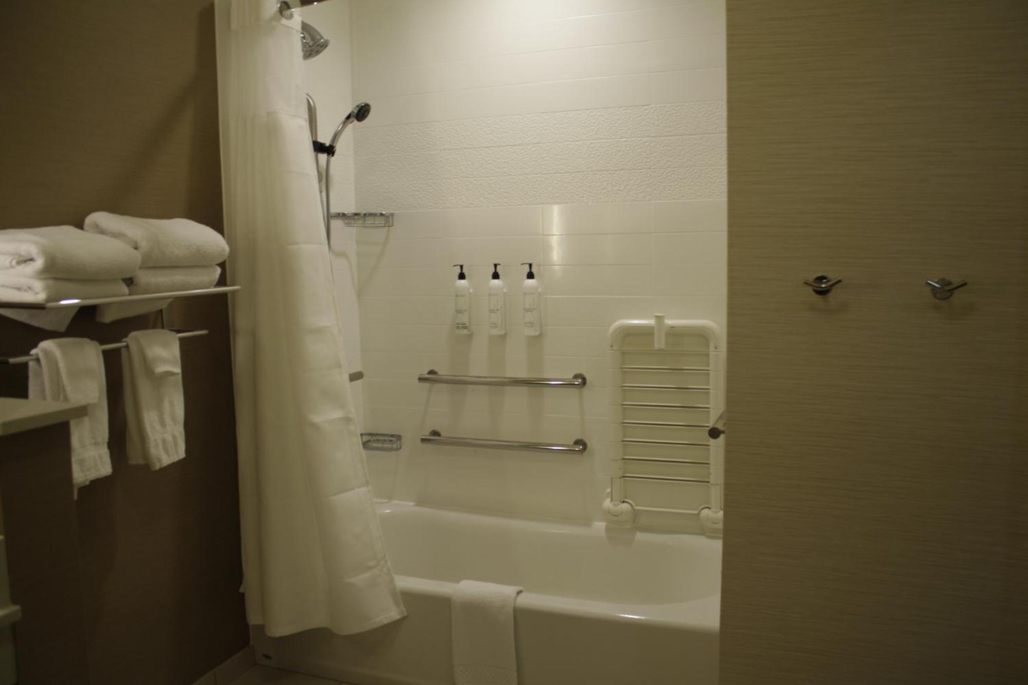 Hotel Fairfield & By Marriott 3*